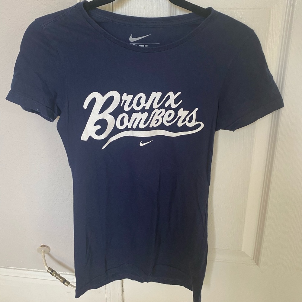 Women Nike t-shirts